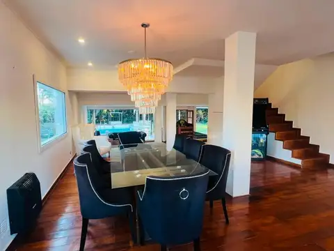 Casa en Alquiler en Village Del Parque, USD 3.000