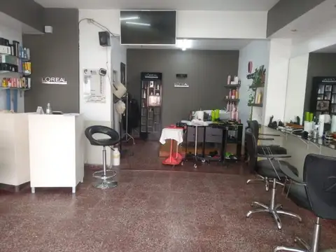 VENTA DE LOCAL CON DEPTO. Y COCHERAS