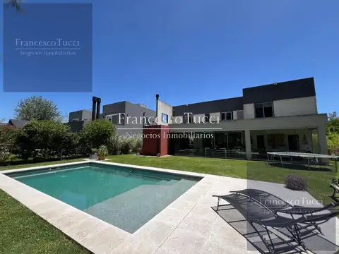 Casa 5 ambientes en venta con pileta en Weston