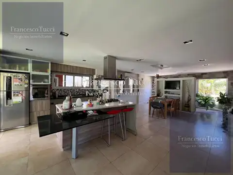 Casa en Venta en Moreno, USD 460.000
