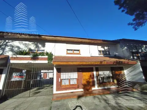 Un excelente duplex-Tipo casa!Con todos los servicios!