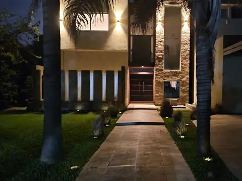 Impresionante casa en alquiler 24 meses en La Peregrina