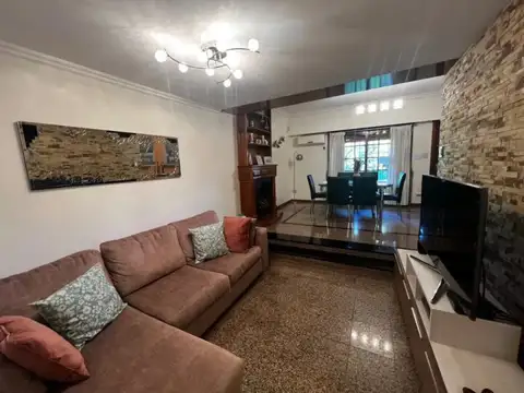 Venta Casa Chalet Parrilla Pileta Apto Credito Banfield