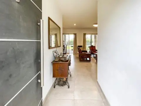 Casa de Dos Dormitorios en Venta en Barrio Las Tardes