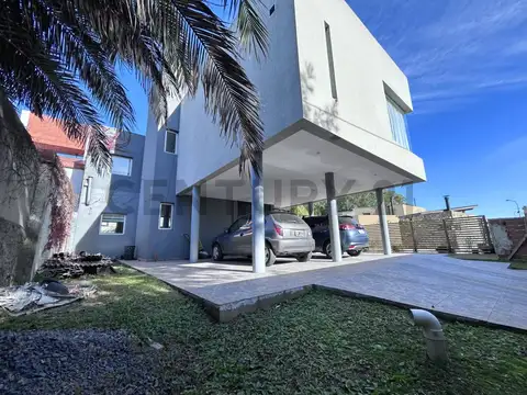 Casa 5 ambientes con 2 baños