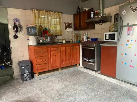 Casa 4 ambientes con 1 baño