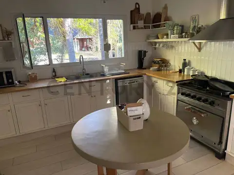 Casa en Alquiler Temporal con 3 cocheras