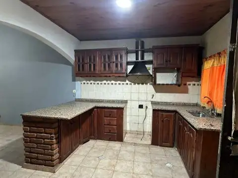 Casa 3 ambientes con 1 baño