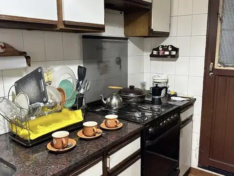 Casa 4 ambientes con 2 baños