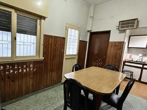 Casa 4 ambientes con 2 baños