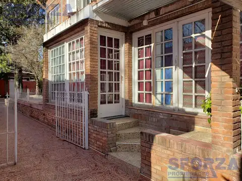 Depto Tipo Casa en Venta de 50 dormitorios