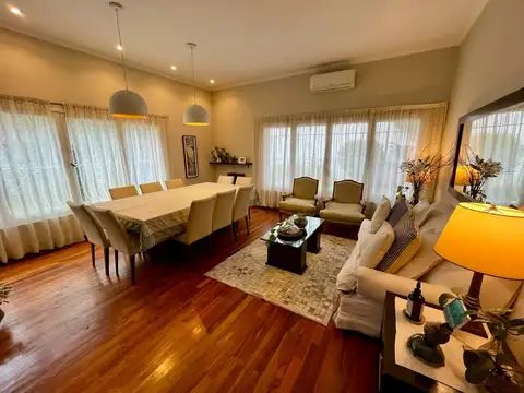 Casa en Venta en Castelar, USD 420.000
