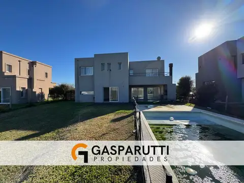 Casa en Venta con 2 cocheras