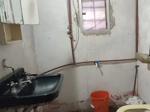 José Hernández  al 1800 esq. Chacabuco