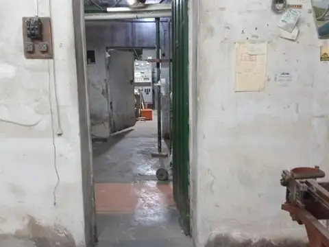 José Hernández  al 1800 esq. Chacabuco