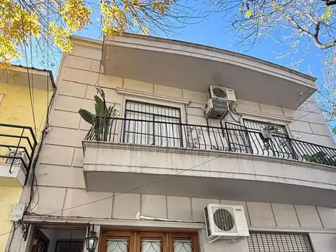 Depto Tipo Casa 4 ambientes con 3 baños
