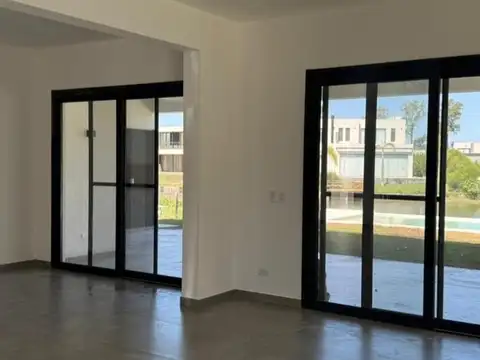 Casa en Venta en Laguna Grande, USD 559.000