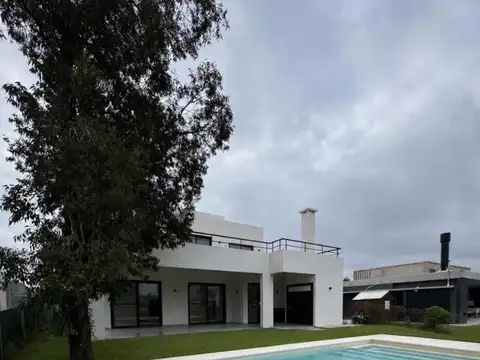 Casa en venta al agua  en Laguna Grande Villanueva
