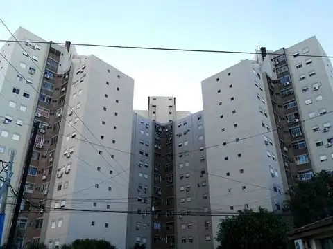 Charlone 600, Piso 6