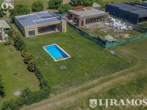 Casa en A1 San Sebastián con fondo al Pulmón Verde VENTA CON RENTA  NO APTO CRÉDITO NO TOMA LOTE  MB