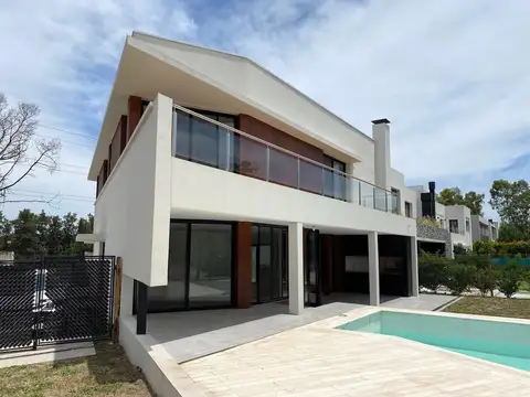 Venta Casa 6 ambientes en Barrio Rincón de La Horqueta