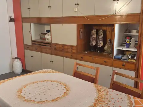 CASA EN TERRENO PROPIO CON DESTINO COMERCIAL UNICAMENTE