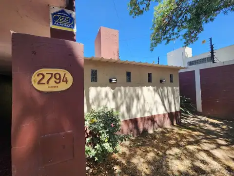 Casa 5 ambientes con 1 baño