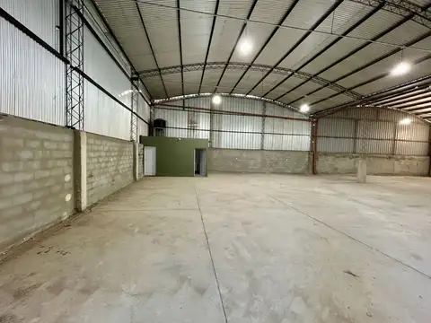 ALQUILER NAVES INDUSTRIALES 650M2 COLONIA TIROLESA