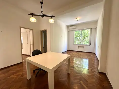 Departamento de 3 ambientes con dependencia muy luminoso y con baulera en Barrio Norte