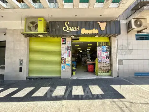 Venta de Local con Deposito yvivienda en V Urquiza