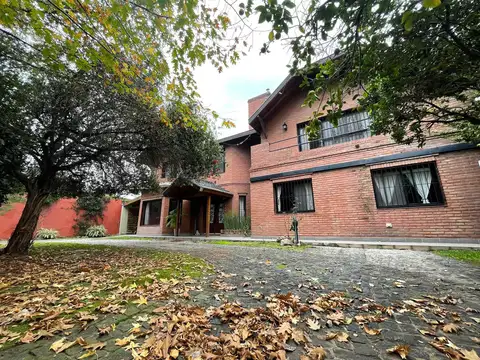 Casa en Venta con 2 cocheras