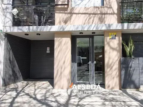 Monoambiente amplio con patio - Pichincha