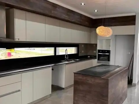 Casa en Venta en El Naudir, USD 339.000