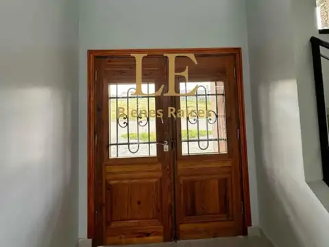 VENTA CASA CON PILETA