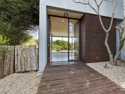 Casa 6 ambientes con 3 baños