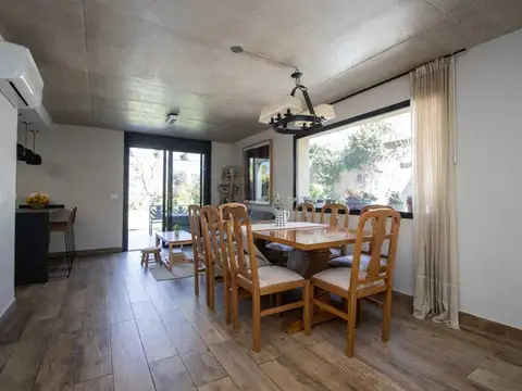 Casa en Alquiler Temporal con 3 cocheras