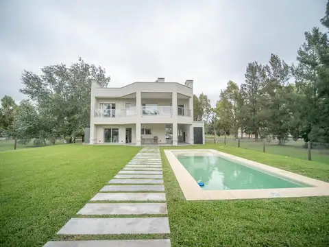 Casa en Venta en Club Miralagos, USD 399.000