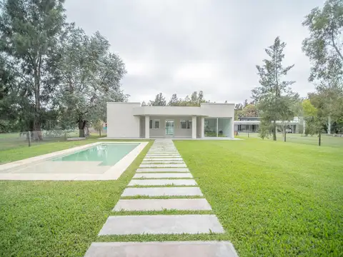 Casa en Venta con 10 cocheras