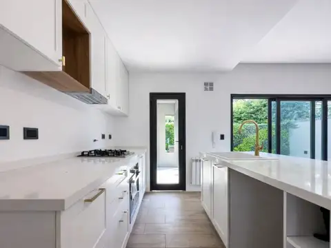 DUPLEX EN VENTA. ADROGUE, COCHERA,PILETA PRIVADA