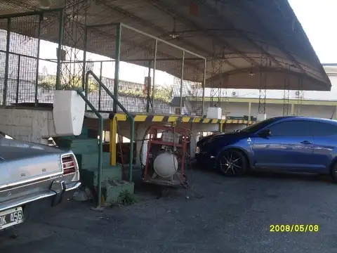 IMPORTANTE LOTE CON GALP. Y OFIC. DE 30MTS DE FRENTE X 61 DE LARGO,FOS 0,6,  FOT 1,5,DENSIDAD 400