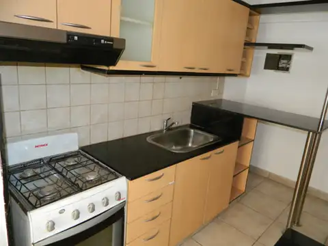 DEPARTAMENTO 3 AMBIENTES CON VISTA LATERAL A LA CATEDRAL. LAVALLE 50 AVELLANEDA.