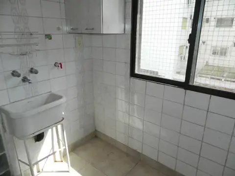 DEPARTAMENTO 3 AMBIENTES CON VISTA LATERAL A LA CATEDRAL. LAVALLE 50 AVELLANEDA.