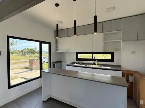 Casa 6 ambientes con 3 baños