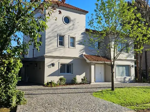 Espectacular Casa en 2 Plantas 230 m Cub Reciclada a Nuevo Como a Estrenar - APTA CREDITO