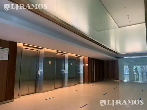 Oficina en Alquiler con 18 cocheras