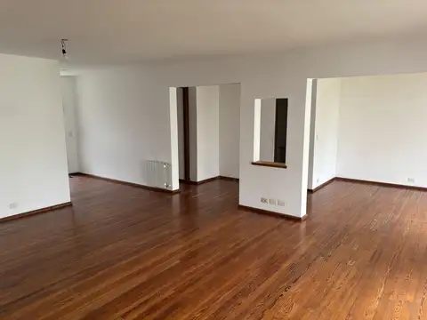 Casa en Alquiler con 1 cochera