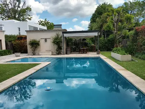 Casa en Venta en Abril Club De Campo, USD 760.000