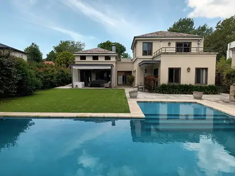 Abril Club de Campo. Casa ennn barrio Central. Impecable!