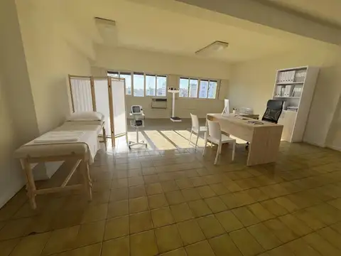 Oficina 4 ambientes con 2 baños