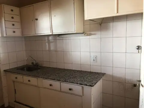 Casa 6 ambientes con 2 baños